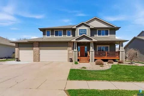 8128 S Grass Creek Dr, Sioux Falls, SD 57108