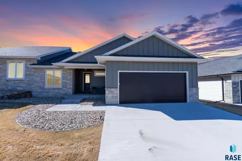 513 N Wildcat Dr, Sioux Falls, SD 57110