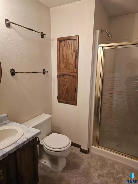 Bath - 2408 S Valley View Rd, Sioux Falls, SD 57106 photo 2 of 4