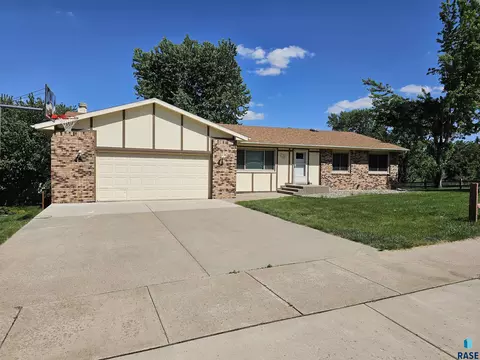 Exterior - 2408 S Valley View Rd, Sioux Falls, SD 57106 photo 2 of 6