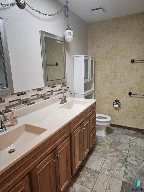 Bath - 2408 S Valley View Rd, Sioux Falls, SD 57106 photo 3 of 4