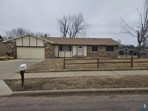 2408 S Valley View Rd, Sioux Falls, SD 57106