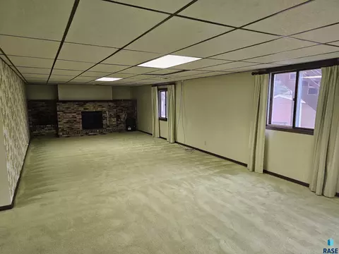 Living - 2408 S Valley View Rd, Sioux Falls, SD 57106 photo 5 of 7