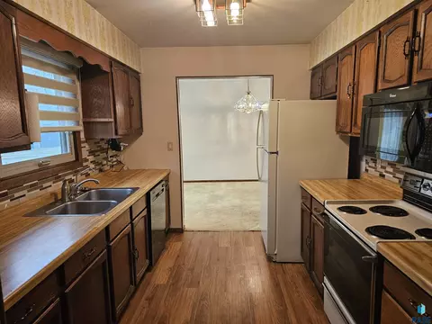 Kitchen - 2408 S Valley View Rd, Sioux Falls, SD 57106 photo 1 of 1