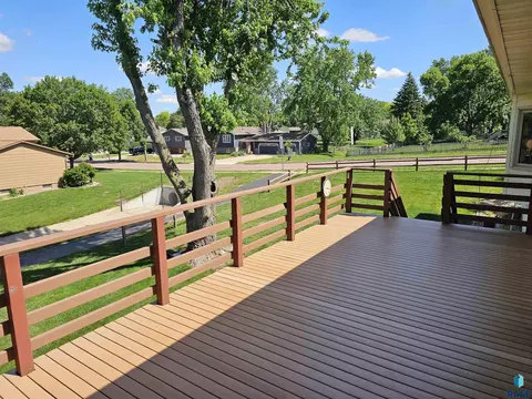 Exterior - 2408 S Valley View Rd, Sioux Falls, SD 57106 photo 6 of 6
