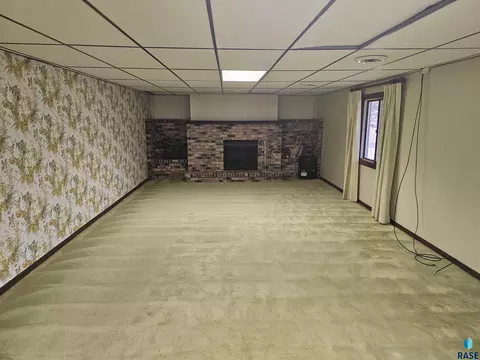 Living - 2408 S Valley View Rd, Sioux Falls, SD 57106 photo 7 of 7