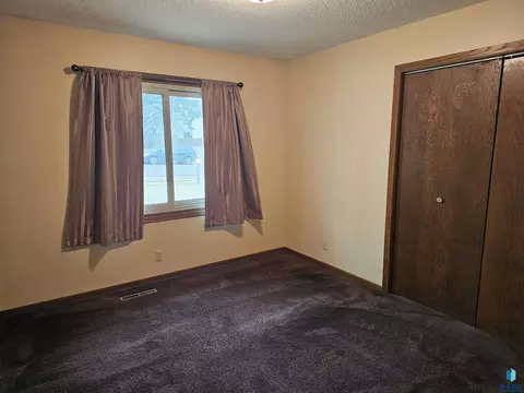 Bedroom - 2408 S Valley View Rd, Sioux Falls, SD 57106 photo 4 of 6