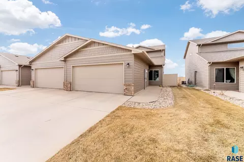 7121 S Bridger Pl, Sioux Falls, SD 57108