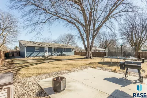 Exterior - 209 S Albert St, Freeman, SD 57029 photo 1 of 6