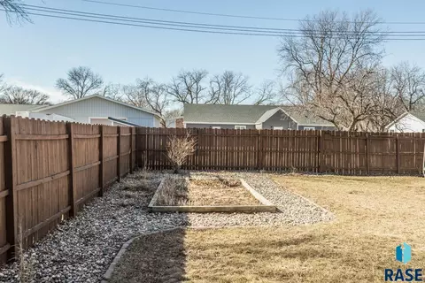 Exterior - 209 S Albert St, Freeman, SD 57029 photo 5 of 6