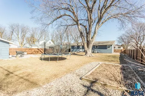 Exterior - 209 S Albert St, Freeman, SD 57029 photo 6 of 6