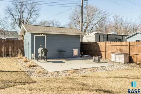Exterior - 209 S Albert St, Freeman, SD 57029 photo 4 of 6