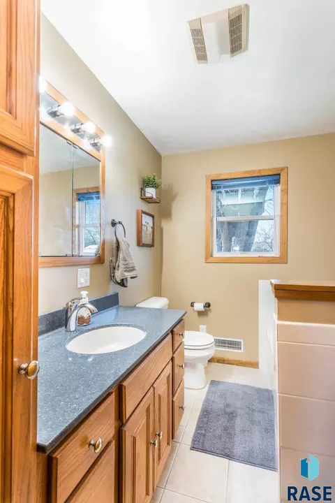 Bath - 209 S Albert St, Freeman, SD 57029 photo 1 of 2