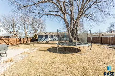 Exterior - 209 S Albert St, Freeman, SD 57029 photo 2 of 6