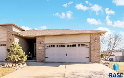 7570 S Grand Arbor Pl, Sioux Falls, SD 57108