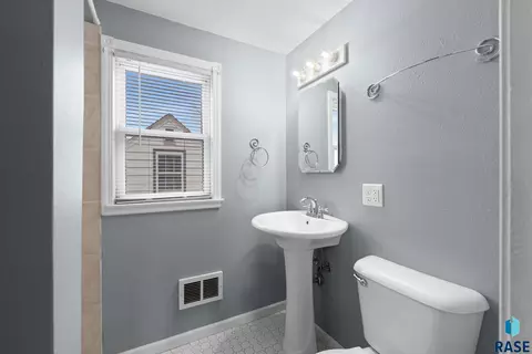 707 E 26th St, Sioux Falls, SD 57105 photo 22