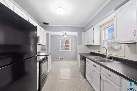 707 E 26th St, Sioux Falls, SD 57105 photo 10