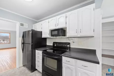 707 E 26th St, Sioux Falls, SD 57105 photo 8