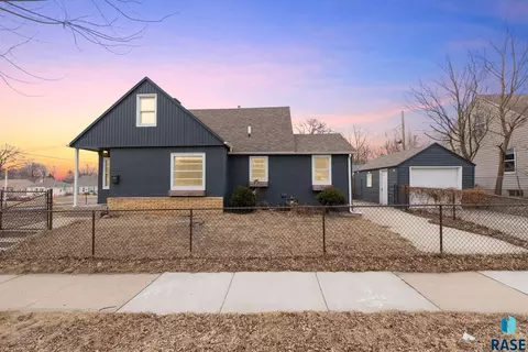 707 E 26th St, Sioux Falls, SD 57105