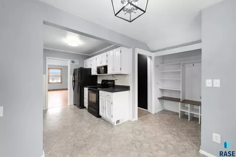 707 E 26th St, Sioux Falls, SD 57105 photo 11