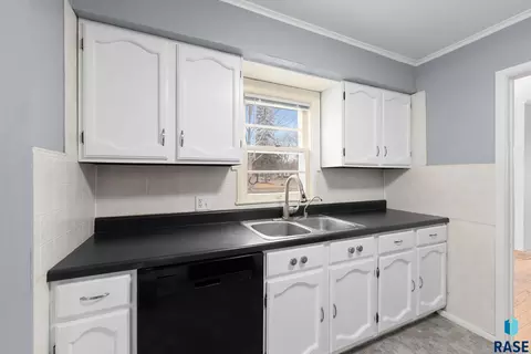 707 E 26th St, Sioux Falls, SD 57105 photo 9
