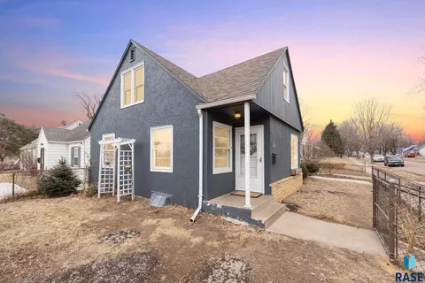 707 E 26th St, Sioux Falls, SD 57105 photo 2
