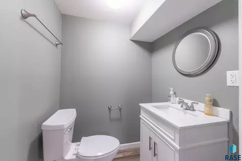 707 E 26th St, Sioux Falls, SD 57105 photo 27