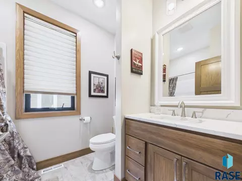 Bath - 600 S Quartzite Ave, Tea, SD 57064 photo 2 of 2