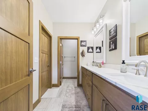 Bath - 600 S Quartzite Ave, Tea, SD 57064 photo 1 of 2