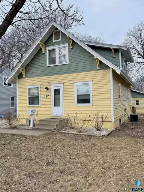 117 S Pine St, Vermillion, SD 57069