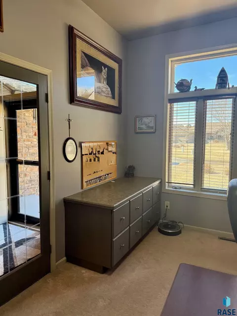 Entry Way - 1516 Deerfield Ln, Mitchell, SD 57301 photo 3 of 3