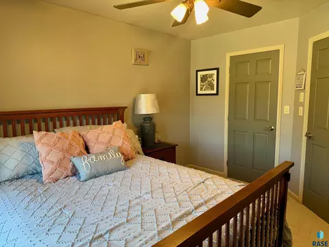 Bedroom - 1516 Deerfield Ln, Mitchell, SD 57301 photo 7 of 14