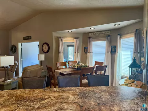 Dining - 1516 Deerfield Ln, Mitchell, SD 57301 photo 4 of 4