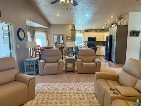 Living - 1516 Deerfield Ln, Mitchell, SD 57301 photo 4 of 4