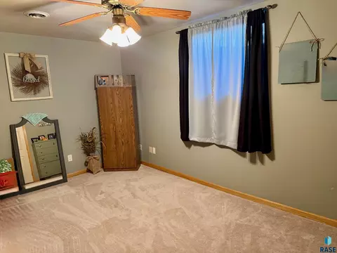 Bedroom - 1516 Deerfield Ln, Mitchell, SD 57301 photo 13 of 14