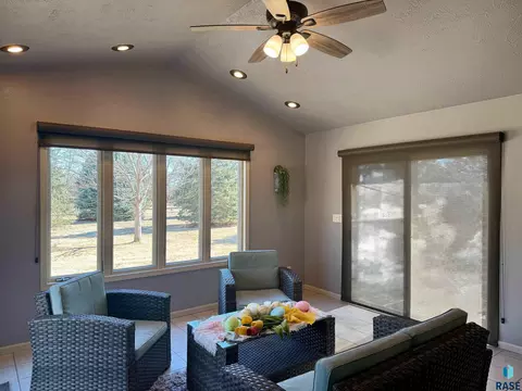 Exterior - 1516 Deerfield Ln, Mitchell, SD 57301 photo 7 of 8