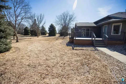 Exterior - 1516 Deerfield Ln, Mitchell, SD 57301 photo 4 of 8