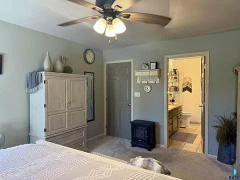 Bedroom - 1516 Deerfield Ln, Mitchell, SD 57301 photo 3 of 14