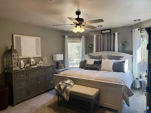 Bedroom - 1516 Deerfield Ln, Mitchell, SD 57301 photo 1 of 14