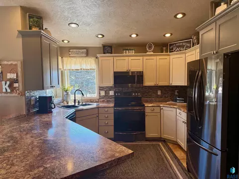 Kitchen - 1516 Deerfield Ln, Mitchell, SD 57301 photo 1 of 3