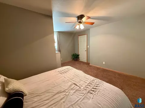 Bedroom - 1516 Deerfield Ln, Mitchell, SD 57301 photo 10 of 14