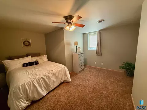 Bedroom - 1516 Deerfield Ln, Mitchell, SD 57301 photo 9 of 14