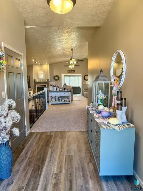 Entry Way - 1516 Deerfield Ln, Mitchell, SD 57301 photo 1 of 3