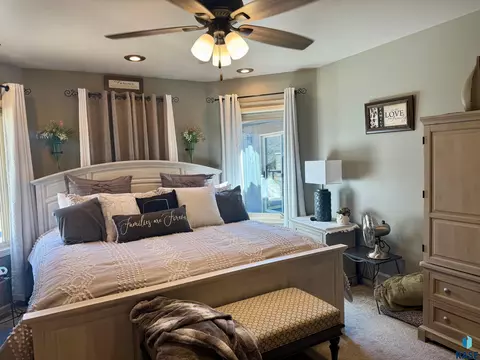 Bedroom - 1516 Deerfield Ln, Mitchell, SD 57301 photo 4 of 14