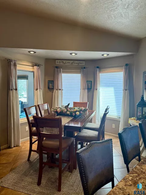 Dining - 1516 Deerfield Ln, Mitchell, SD 57301 photo 3 of 4