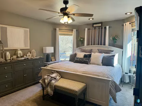 Bedroom - 1516 Deerfield Ln, Mitchell, SD 57301 photo 5 of 14