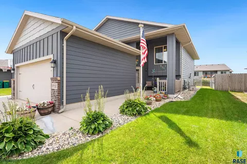 3017 S Keyrell Dr, Sioux Falls, SD 57106