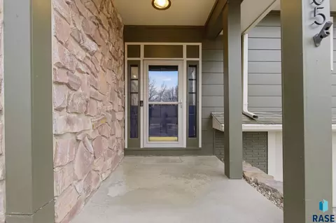1405 E Otonka Trl, Sioux Falls, SD 57103 photo 4