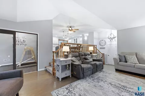 1405 E Otonka Trl, Sioux Falls, SD 57103 photo 8