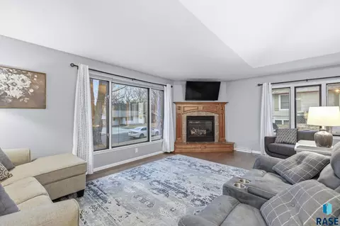 1405 E Otonka Trl, Sioux Falls, SD 57103 photo 6